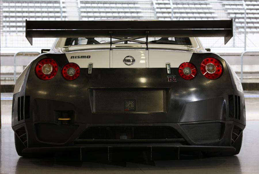  Nissan GT-R FIA GT1 2010 года  (фото 9 из 13)